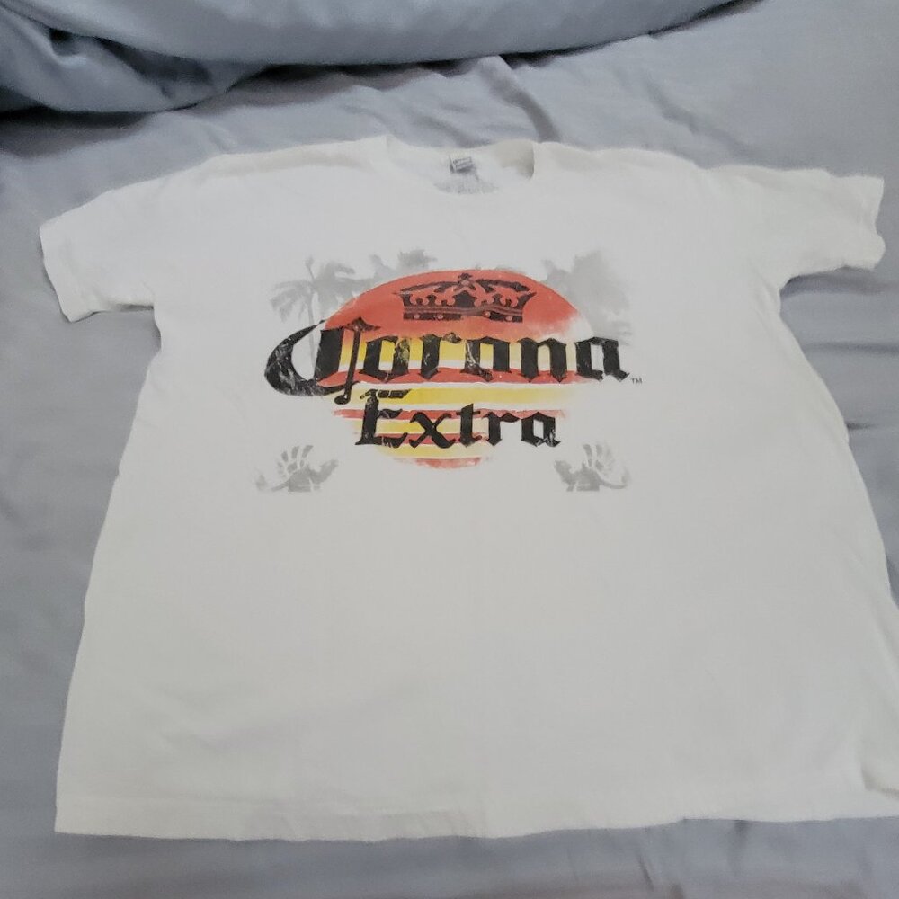 Cornona Graphic Tee size XL